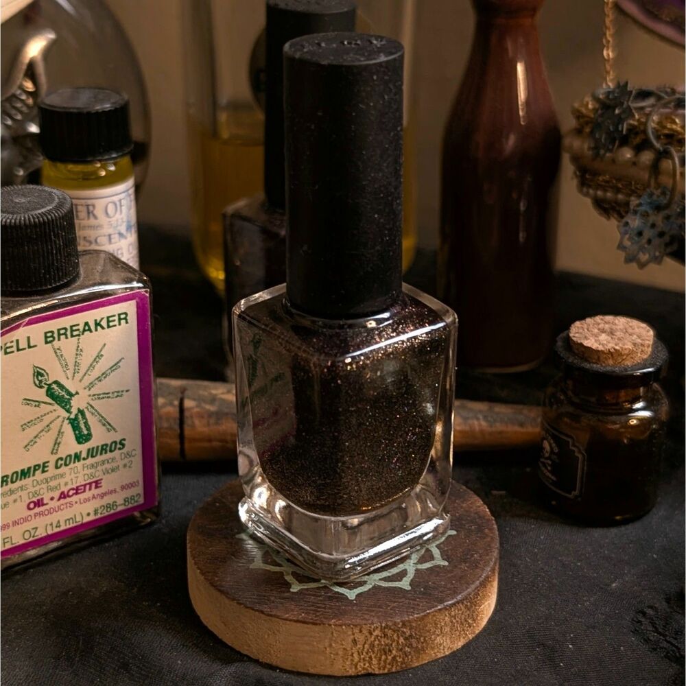 ILNP Caesar Holographic Green Gold Nail Polish